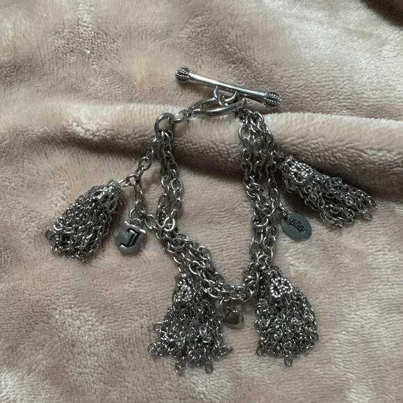 Juicy Couture Bracelet Tassel Fringe Charm Logo Silver Tone Y2K J12 - Picture 1 of 3